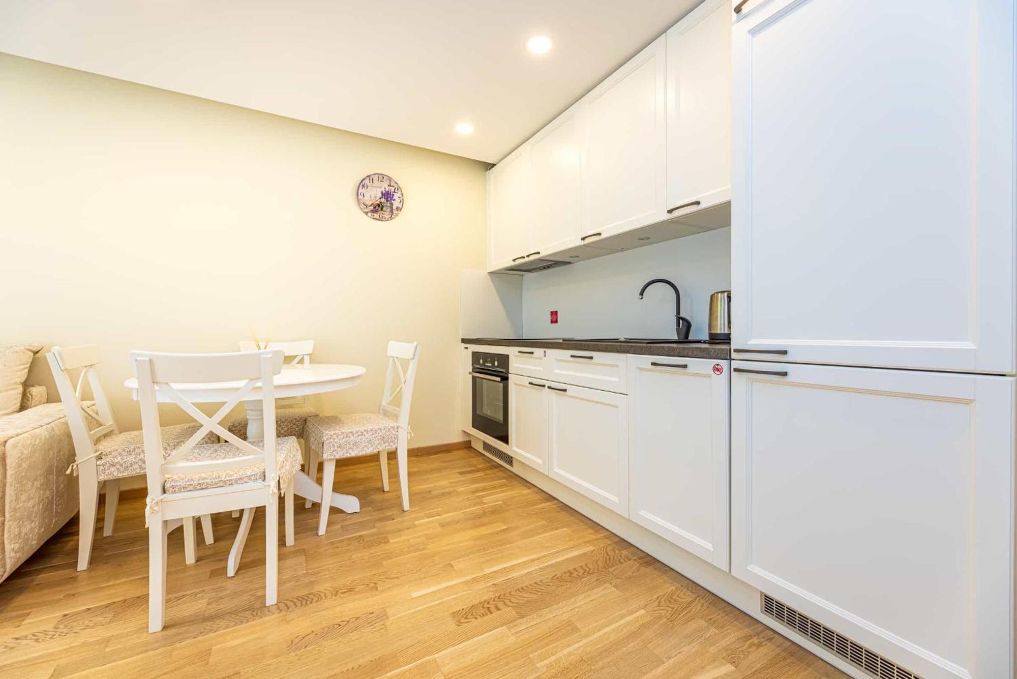 Central Square Apartments Паланга Стая снимка