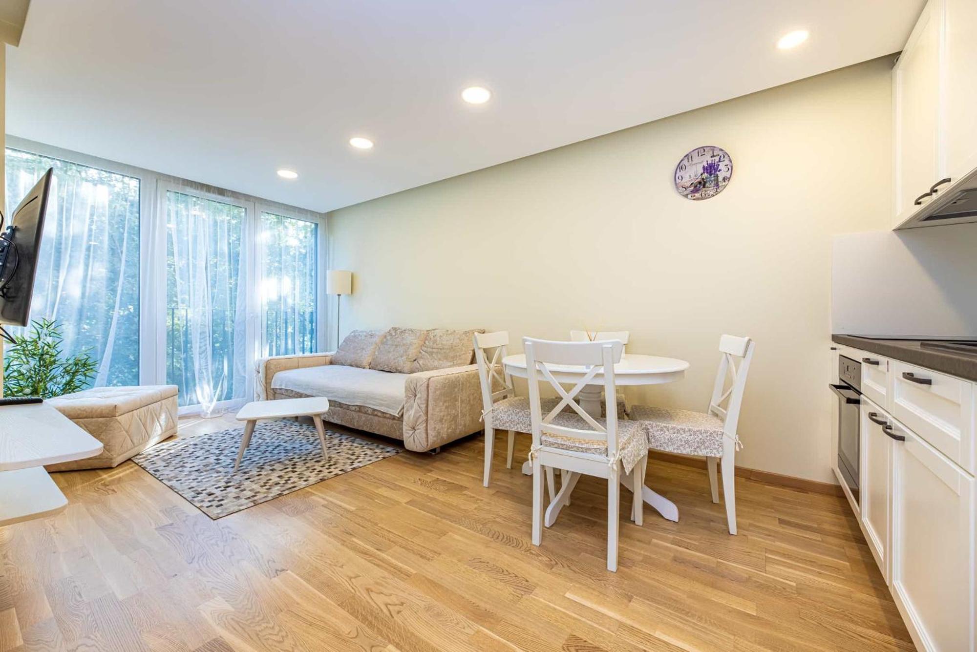 Central Square Apartments Паланга Стая снимка